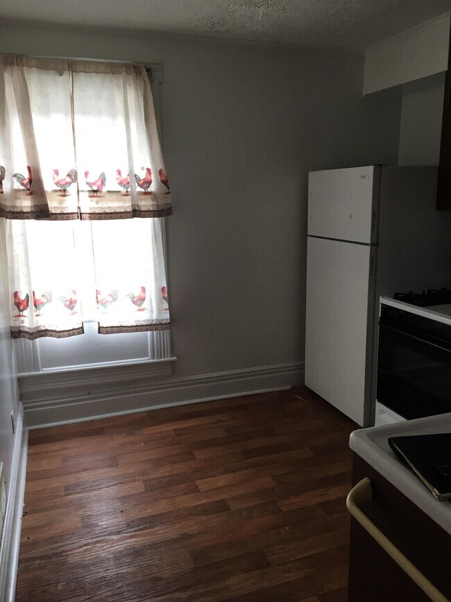 Building Photo - 928 2nd Ave