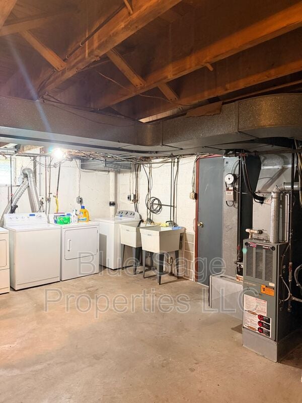 Building Photo - 4424 Bloomfield Ave
