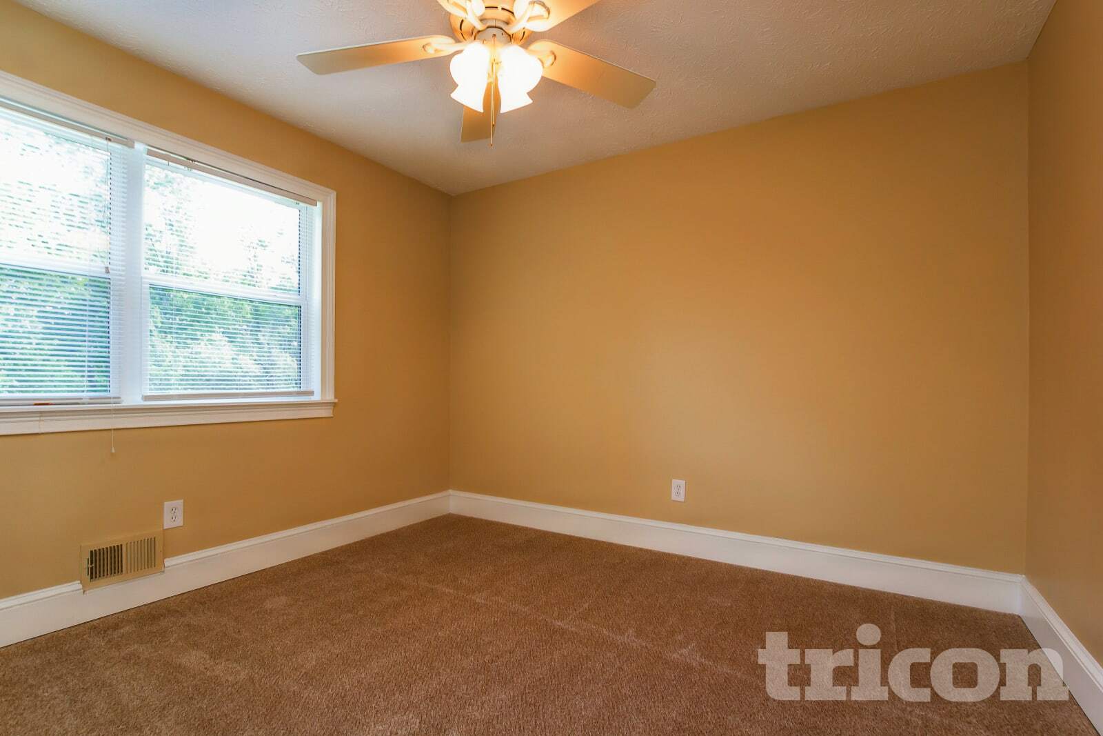Building Photo - 6583 Oakwood Dr