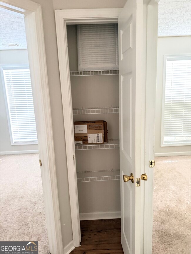 Building Photo - 128 Shadowbrooke Cir SW