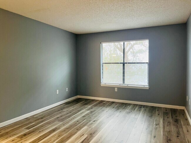 Building Photo - 225 S Tropical Trail