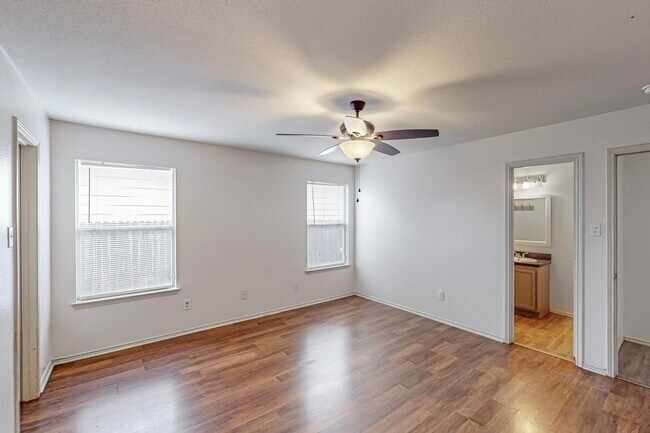 Building Photo - Adorable 3 bedroom 2 bath in Burleson Texas!