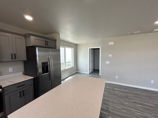 Building Photo - 3828 Scorpio Dr SE