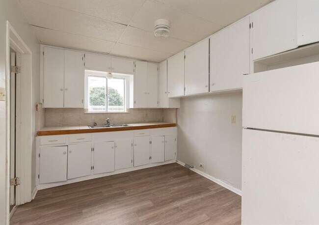 Building Photo - 1534 Lazy Ln