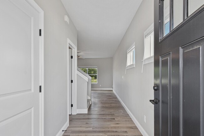 Building Photo - 622 Rapp Dr