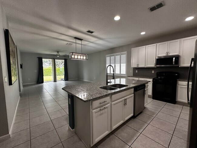 Building Photo - SAWGRASS - 4BR/2BA HOME