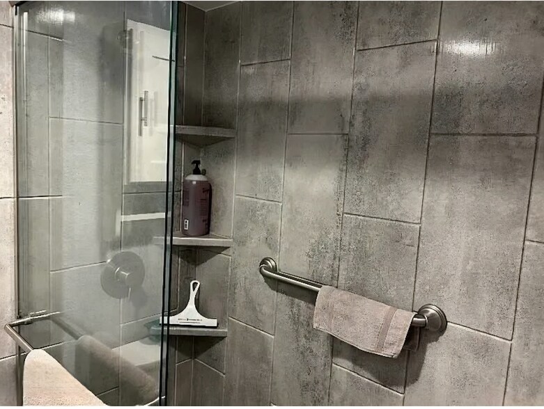 Building Photo - 4410 N Longview Ave