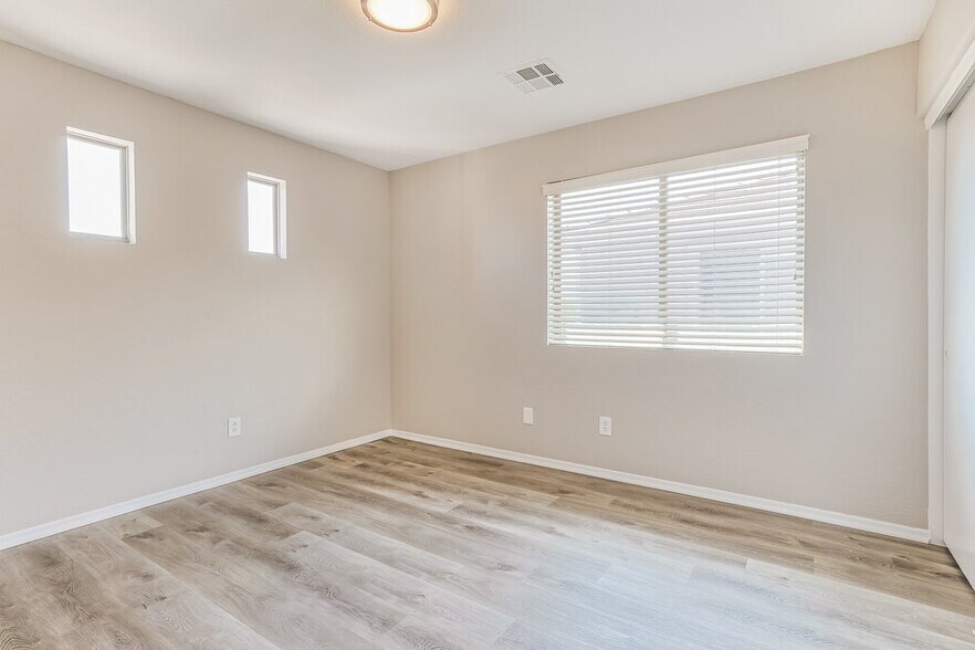 Building Photo - 35350 N Bandolier Dr