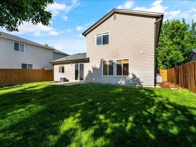 Building Photo - 3 Bedroom 2.5 Bathroom Home in Southwest B...