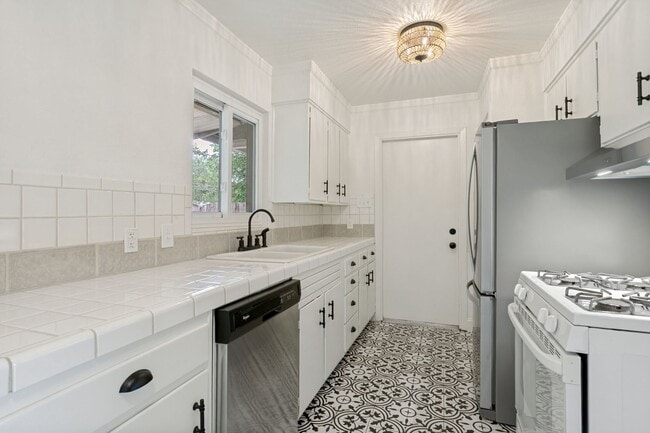 Building Photo - RENOVATED 2-BEDROOM HOME IN EAST TERRELL HILLS