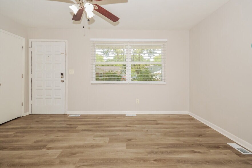 Building Photo - 4404 Mesa Ct