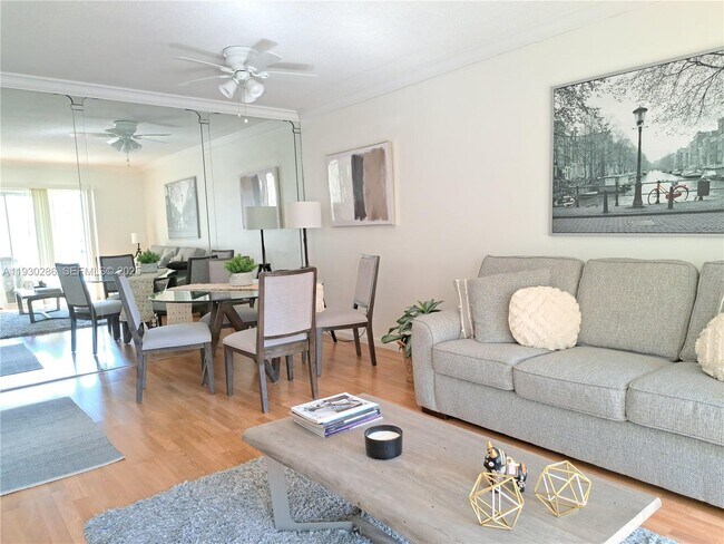 Building Photo - 450 Golden Isles Dr