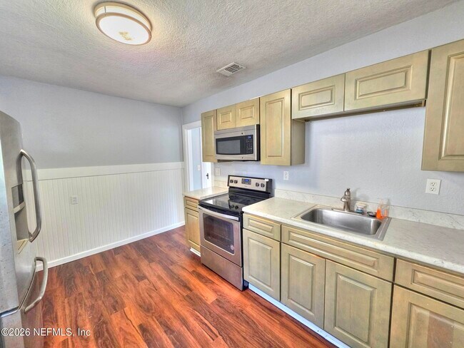 Building Photo - 616 Woodbine St