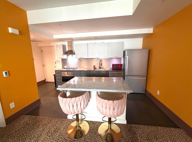 Building Photo - NEW CONSTRUCTION Funky 600sf 1BR/1BA Mid-Market AVAILABLE NOW