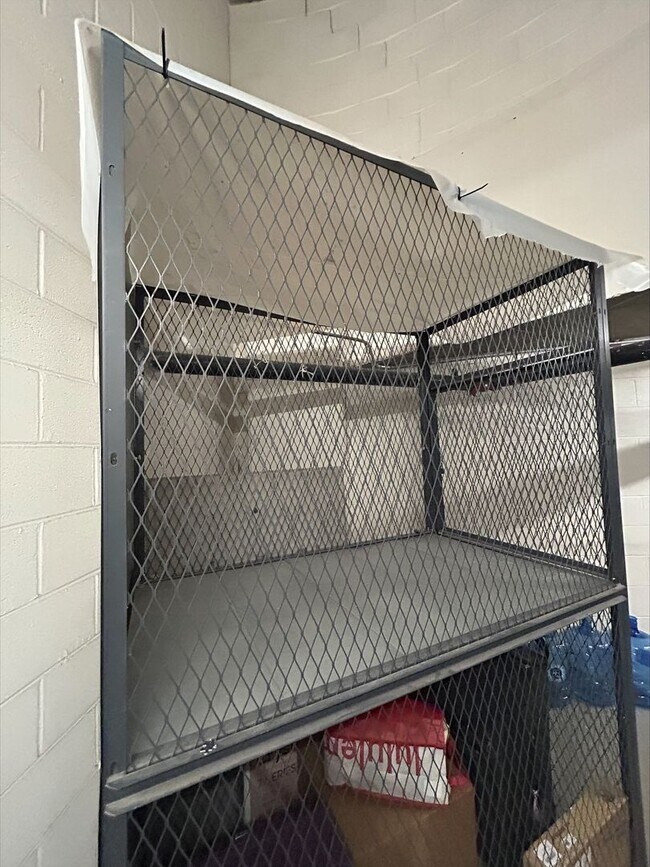 Building Photo - 600N N Kingsbury St