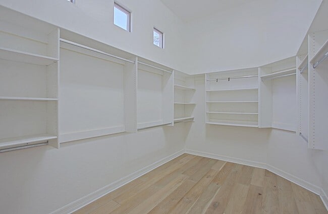 Building Photo - 9311 E Cavalry Dr