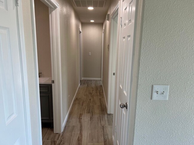 Building Photo - Adorable Kingsburg Home for rent