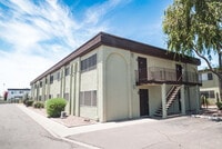 Building Photo - 424 W Brown Rd