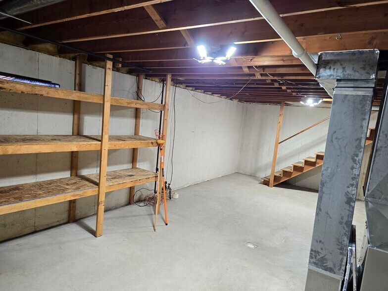Building Photo - 6770 Deuster St