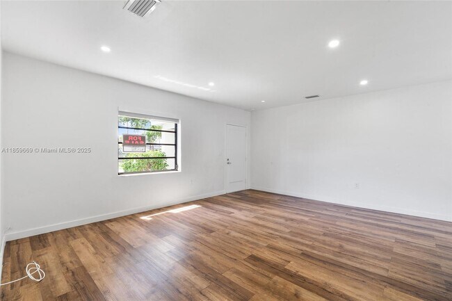 Building Photo - 301 SW 51st Ave
