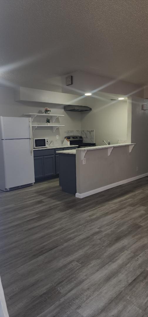 Building Photo - 912 San Pedro Dr SE