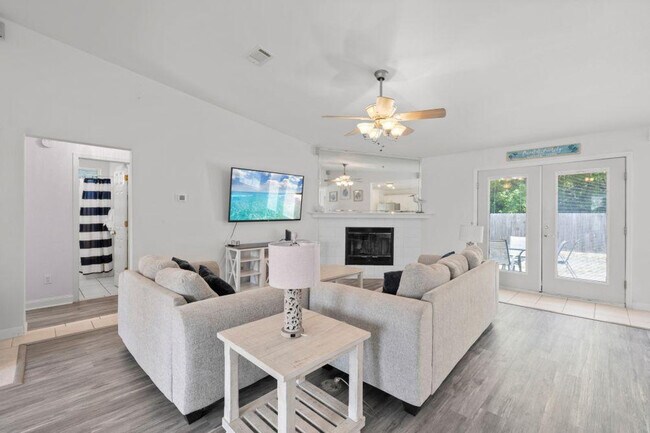 Building Photo - 406 Shorewood Cir