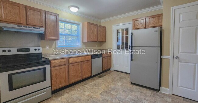 Building Photo - 1005 Mountain View Dr