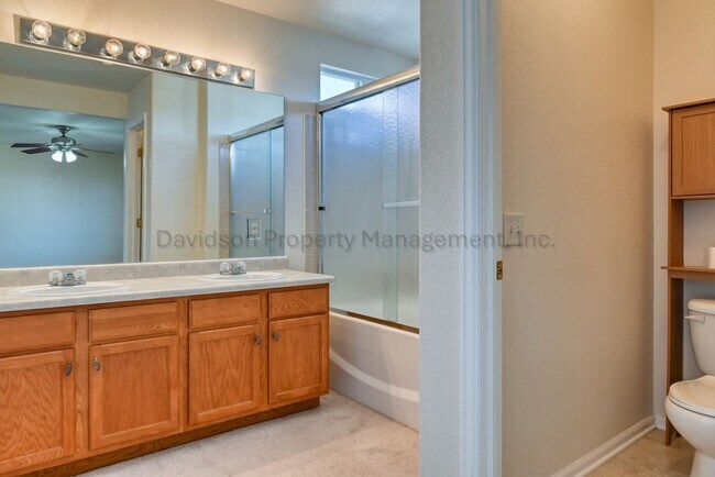 Building Photo - 4173 Knollvale Dr