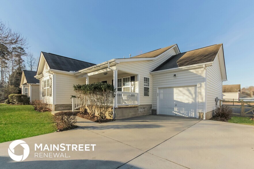 Building Photo - 136 Sterling Terrace Dr
