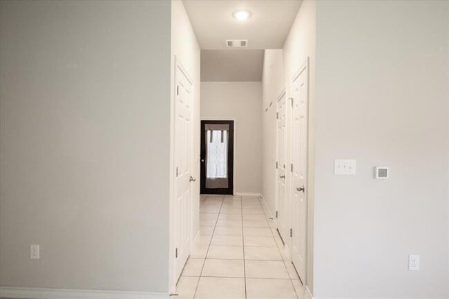Building Photo - 7403 Albany Dr