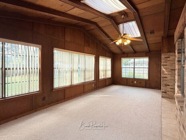 Building Photo - 325 S 73rd Ave