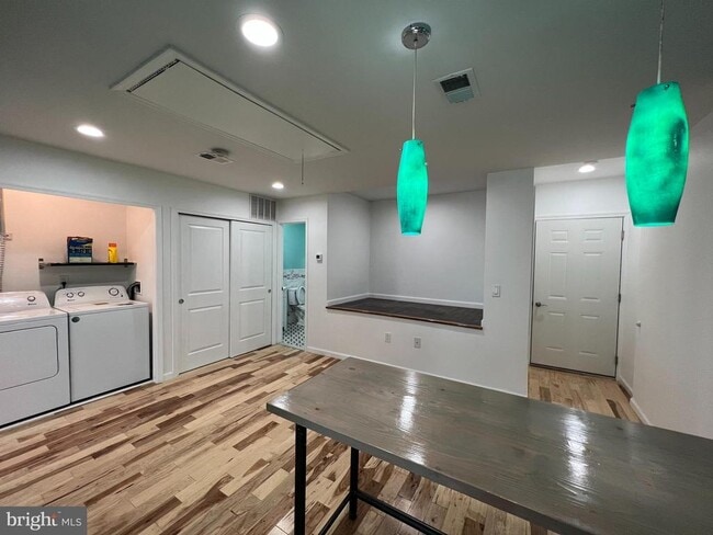 Building Photo - 623 S 4th St