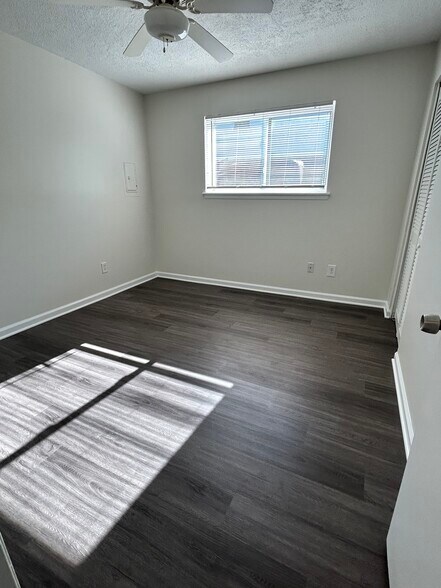Building Photo - 30721 Gladys Ave