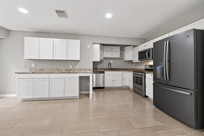 Building Photo - 20018 Beechview Ln