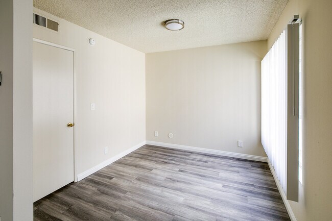 Building Photo - 451 S Harvard Blvd