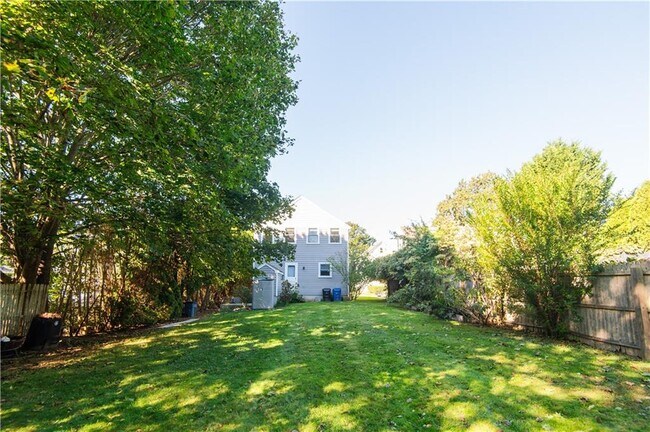 Building Photo - 27 Fenner Ave