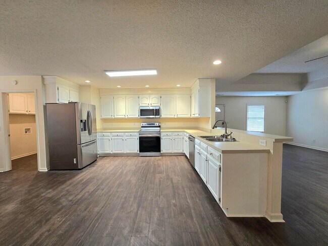 Building Photo - 3682 Beacon Dr