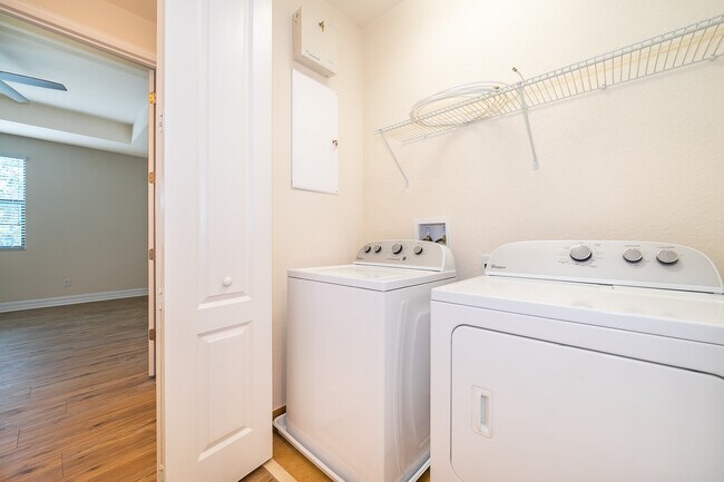 Building Photo - 10132 Eagle Creek Center Blvd