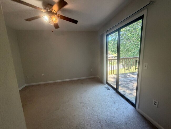 Building Photo - Salem duplex/townhouse