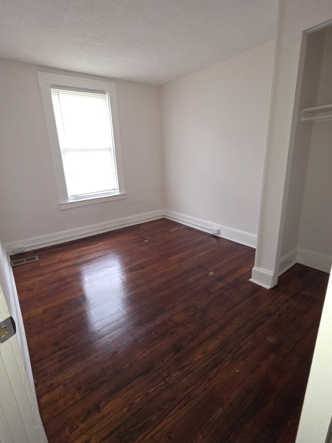 Building Photo - 3151 Ravenwood Ave