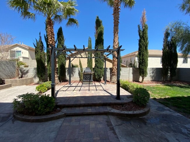Building Photo - Gorgeous 2 Story Home Available Soon in Ga...