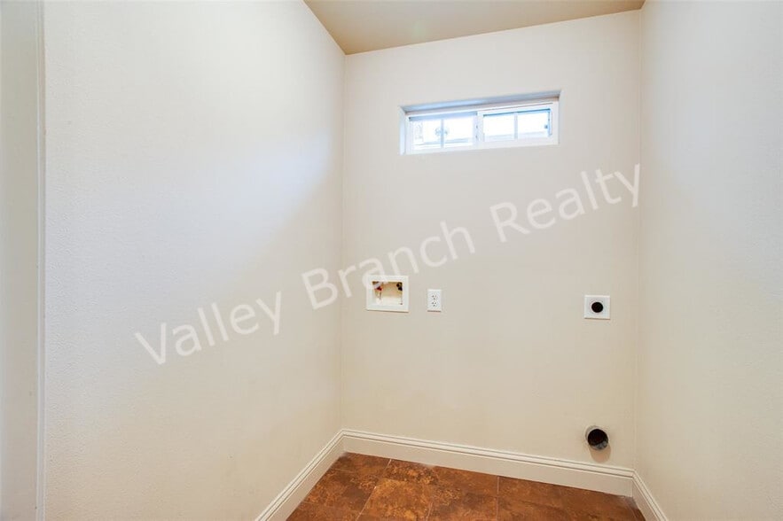 Utility Room - 3256 Karen St