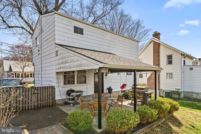 Building Photo - 268 Maple Ave