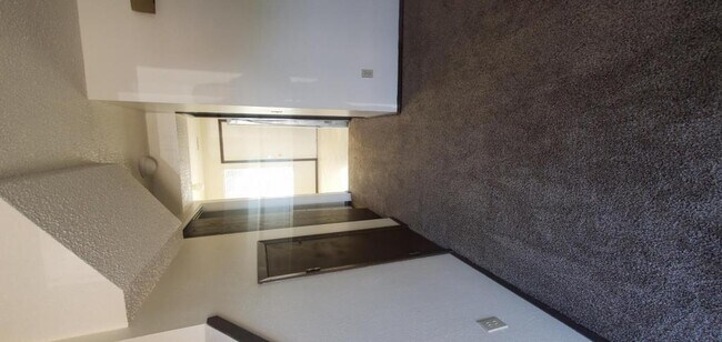 Building Photo - 906 Hersinger Pl