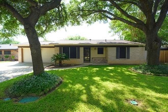 Building Photo - Updated Northeast Park Home Near Loop 410 - Realtor Commission: $500