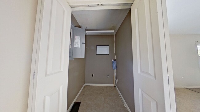 Building Photo - Apartment