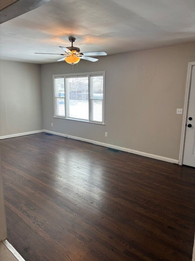 Building Photo - 3 Bedroom, 1 Bathroom in Kansas City