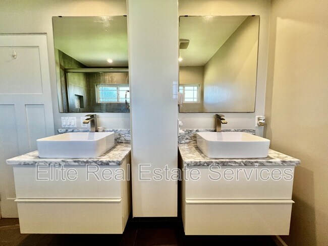 Building Photo - 1012 Barrett Ave