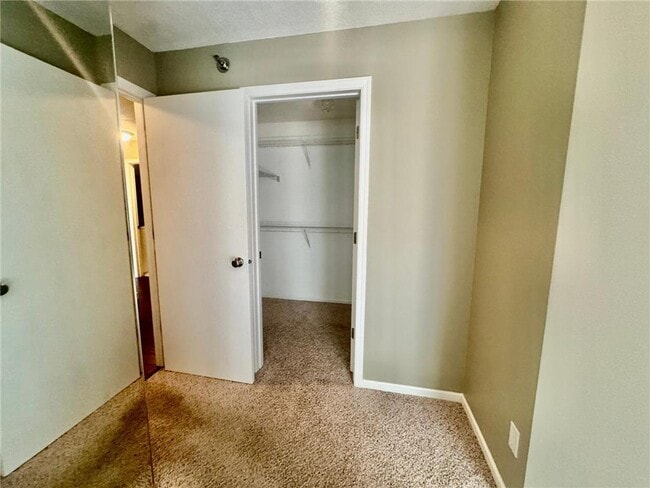 Building Photo - 2575 Heritage Dr