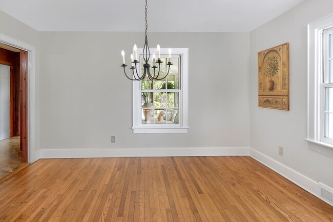 Building Photo - 223 Lambertville Headquarters Rd
